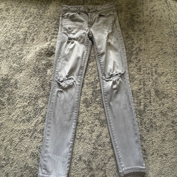 American Eagle Super Stretch Skinny Jeans Light Grey Ripped Size: 6 short - Picture 1 of 4